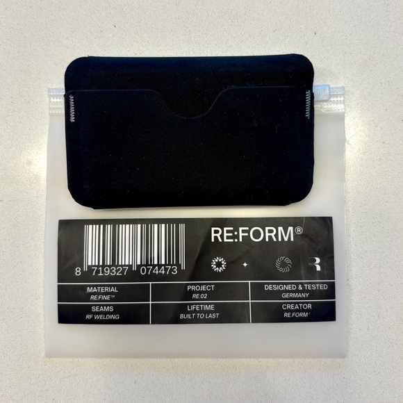 RE:FORM Carry RE:02 Minimalist Card Holder Wallet